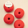 Pascuali Cashmere 6/28 – farven Poppy Red. Økologisk luksusgarn i 100% cashmere uld, klar rød nuance.
