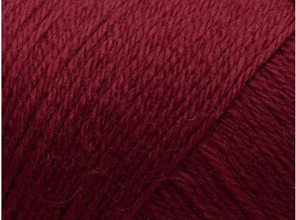 close up af arwetta classic garn fra filcolana farve 140 burgundy