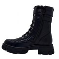 Sort combat-boot til dame med snørebånd og to spænder, på kraftig sål