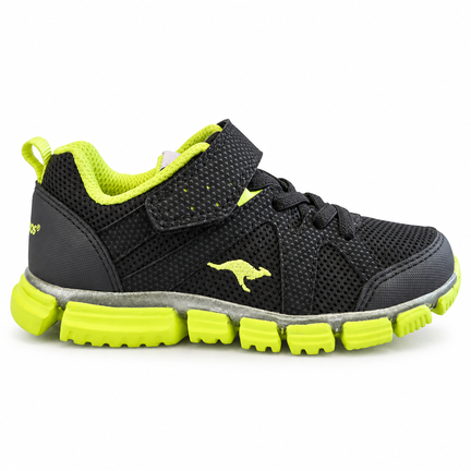 Sort KangaROOS børnesneaker med neon grøn sål og detaljer, snørebånd og velcrolukning.