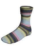 en stroempe fra lang yarns i farven blaa rose lime