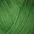 close up af garnnoegle i merino fra knitting for olive i farven kloevergroen