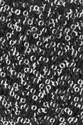 close up af garnoegle af maerket paillettes fra lang yarns i farven sort og silver