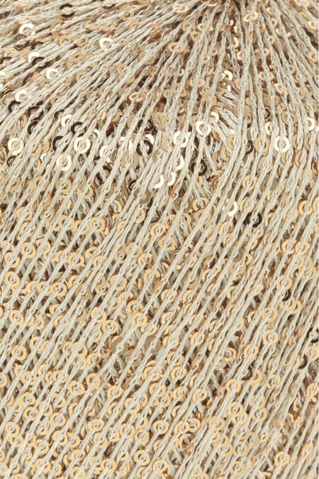 Close up af garnoegle af maerket paillettes fra lang yarns i farven lys beige