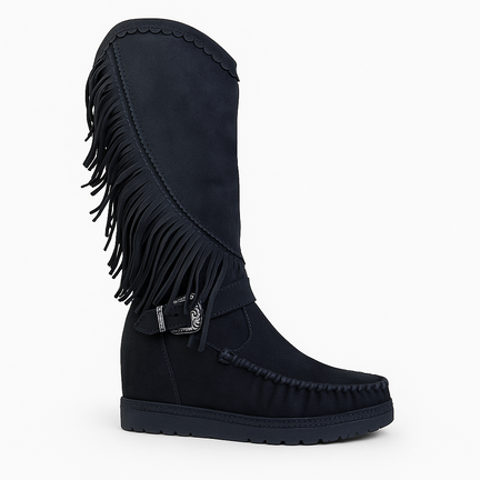Sort kniestøvle med frynser, kilehæl og håndsyede detaljer