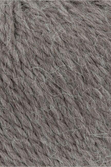 close up af garnnoegle af maerket carpe diem fra lang yarns i farven sand meleret