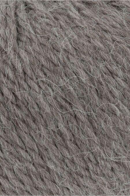 close up af garnnoegle af maerket carpe diem fra lang yarns i farven sand meleret