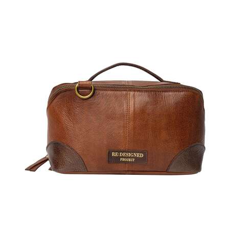 Lædertaske Project 78 fra RE:Designed set forfra i farven walnut med woodsmoke læderlapper