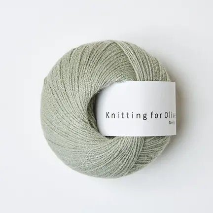 garnnoegle merino fra knitting for olive i farven stoevet artiskok