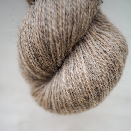 Farve camel dansk pelsuld 8_2 fra hjelholt