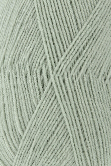 Close up af garnnøgle fra Lang Yarns strømpegarn super soxx i farven salvie