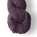 Close up af Isager Tweed i farven purple