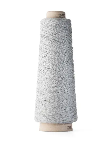 garnnoegle kinu fra ito garn i farven snow grey