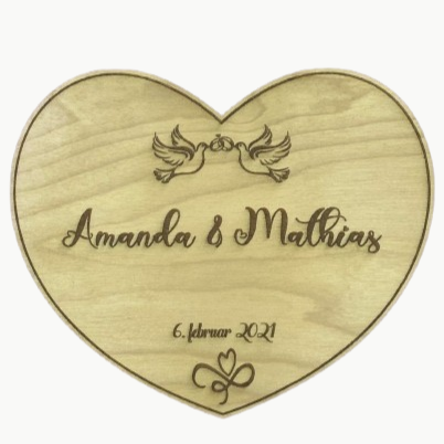 Laserskåret æresport hjerte i træ med indgraverede navne – design 02