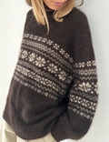 model iført harriet sweater fra le knit