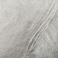 Close up af garnogle isager silk mohair farve 2s lys graa