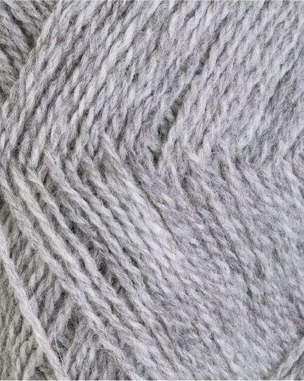 close up af garnet finull fra Rauma i farven graa meleret 404