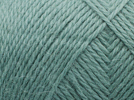 close up af garnet vilja fra filcolana farve 368 eucalyptus
