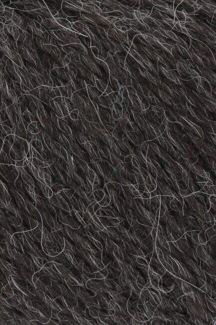 close up af close up af garnnoegle af maerket carpe diem fra lang yarns i farven brun meleret