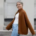 Honey Jacket strikket i rustfarvet Tilia mohair og Saga uld set fra siden, løstsiddende cardigan, design af Anne Ventzel.
