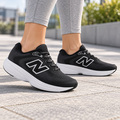 New Balance Damesneakers – Grå vist på model