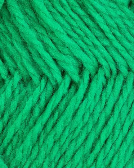 close up af garnet fviel fra rauma garn i farven emeraldgroen