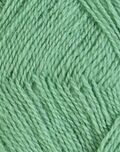 close up af garnet finull fra Rauma i farven jadegroen 4215