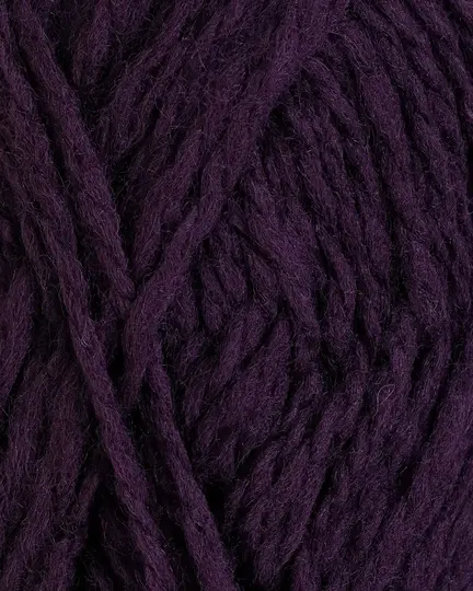 close up af garnet vams fra rauma i farven moerk roed