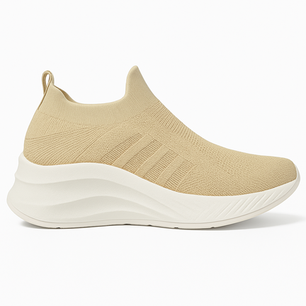 Beige slip-on damesneaker med strikoverdel og hvid komfortsål