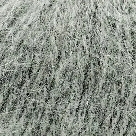 CLose up af garnnoegle i angora fra mondial i farven Grå 678