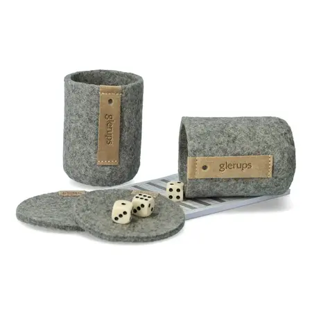 2 raflebaegre og maatte i uld fra glerups til yatzy i farven graa