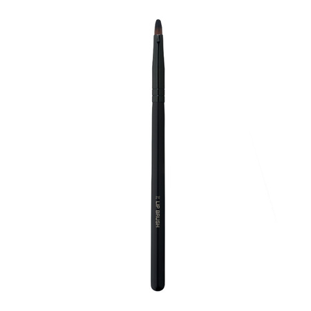 Læbepensel med bløde syntetiske hår og trekantet spids til præcis påføring af læbestift eller lipgloss.