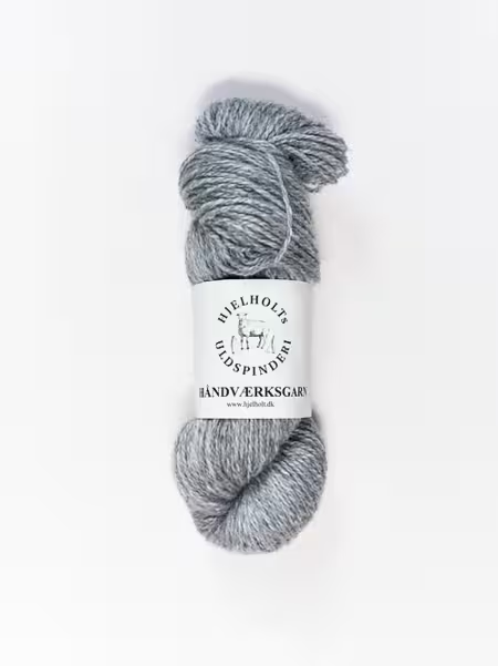garnnoegle haandvaerksgarn fra hjelholt i farven storm blue