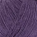 Close up af garnnøgle pure silk fra Knitting for Olive i farven blomme