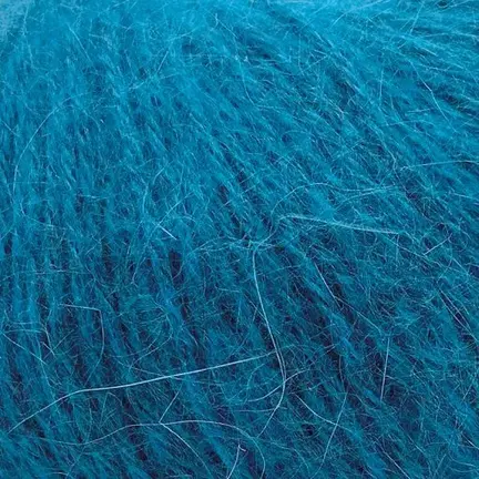 Close up af garnnoegle i angora fra mondial i farven Turkis - 656