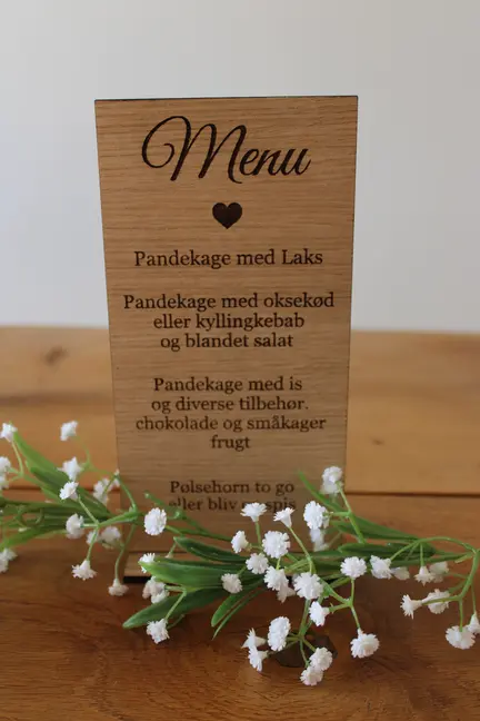Menukort i træ - Skilte i træ til bryllup