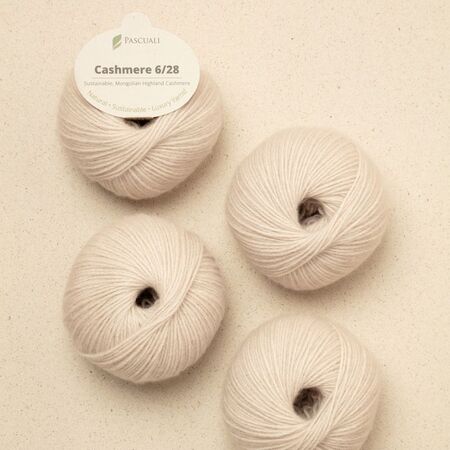 Cashmere 6 28 fra Pascuali i farven cream 20