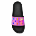 Sort slipper med guldfarvet metallic rem og prikmønster på hvid baggrund