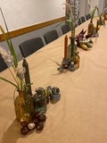 Glas vaser grøn og fylden bordækning