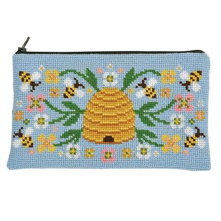 Honey clutch fra Fru Zippe med bistade og bier broderet i korssting