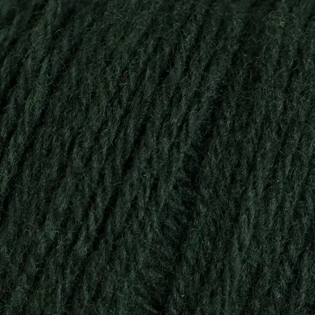 Close up af lun merino fra rauma garn i farven dyb grøn
