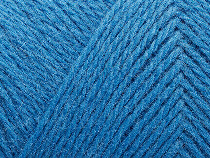 close up af garnet vilja fra filcolana farve 142 periwinkle