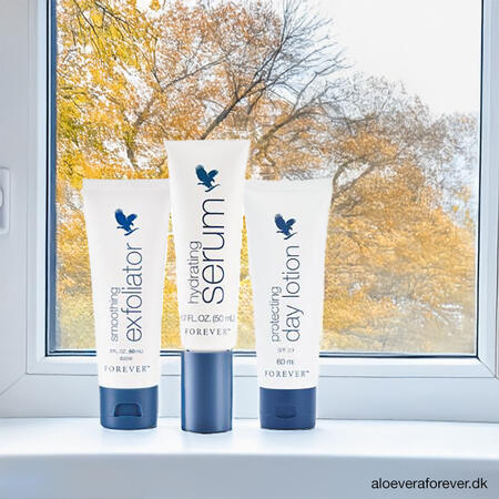 Forever Glow Kit med hydrating serum, smoothing exfoliator, aloe activator og protecting day lotion