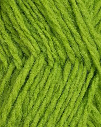 close up af garnet vams fra rauma i farven aeblegroen