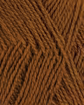 close up af garnet finull fra Rauma i farven moerk kamelbrun 4065