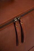 close up af lynlaase paa cleo xl fra muud living i farven rich brown