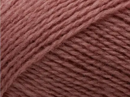 close up af garnet saga fra filcolana i farven 373 vintage rose