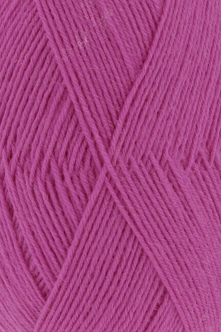 Close up af garnnøgle fra Lang Yarns strømpegarn super soxx i farven azalea