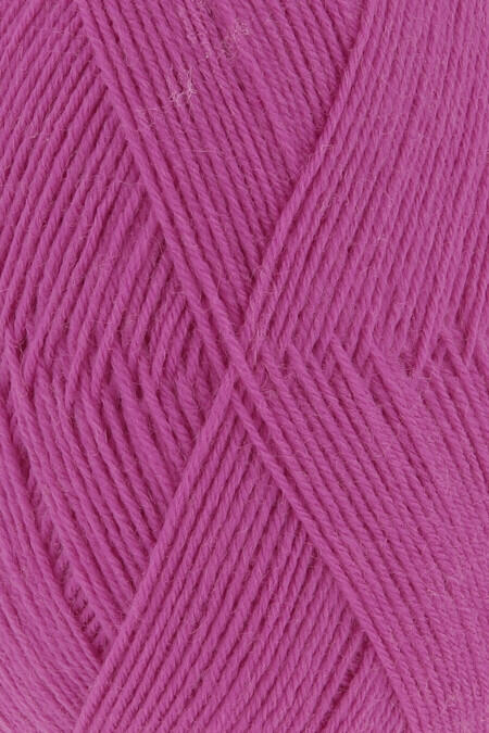 Close up af garnnøgle fra Lang Yarns strømpegarn super soxx i farven azalea