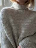 Model iført Sweater No. 28 fra My Favourite Things Knitwear